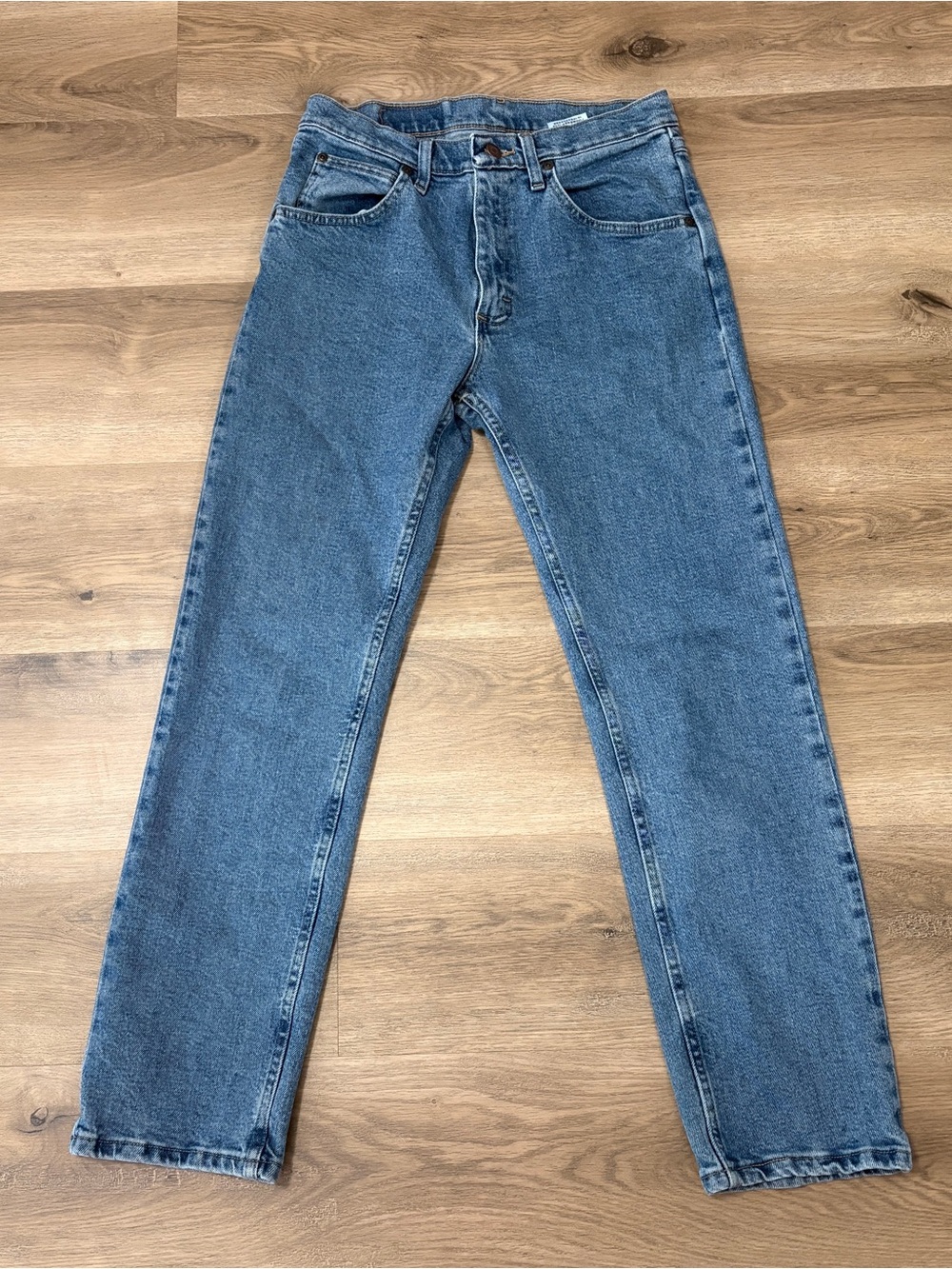 Wrangler Men's Straight Fit Medium Blue Jeans